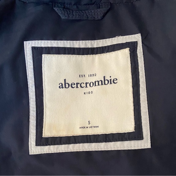 Abercrombie kids faux Fur hooded puffer coat - Picture 2 of 8